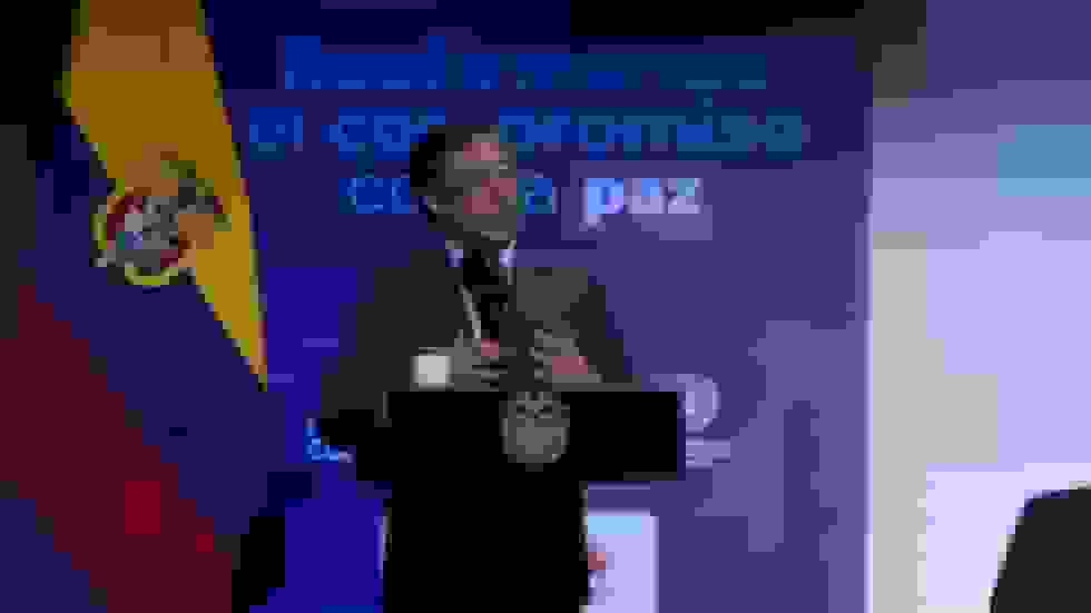 رئیس جمهور کلمبیا قول می‌دهد در صورت حمله آمریکا 'اسلحه به دست گیرد'