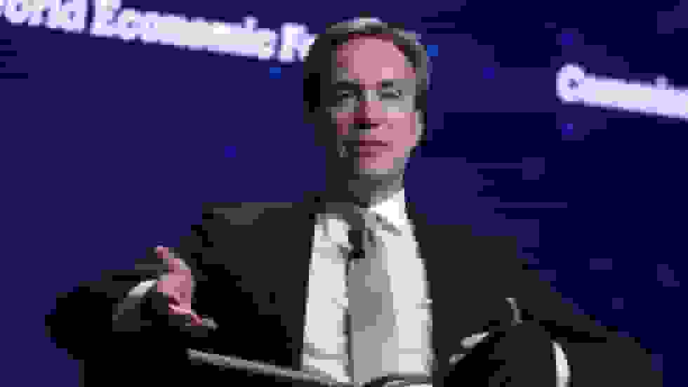 بررسی اتهامات رئیس داووس در خصوص ارتباط با جفری اپستین