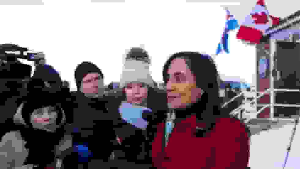 کانادا و فرانسه در گرینلند، همزمان با مدنظر قرار دادن جزیره توسط آمریکا