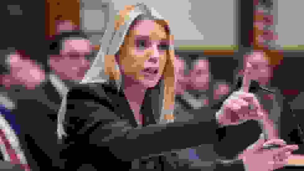 نمایندگان آمریکا وزارت دادگستری را به «جاسوسی» در جستجوهای پرونده اپستین متهم کردند