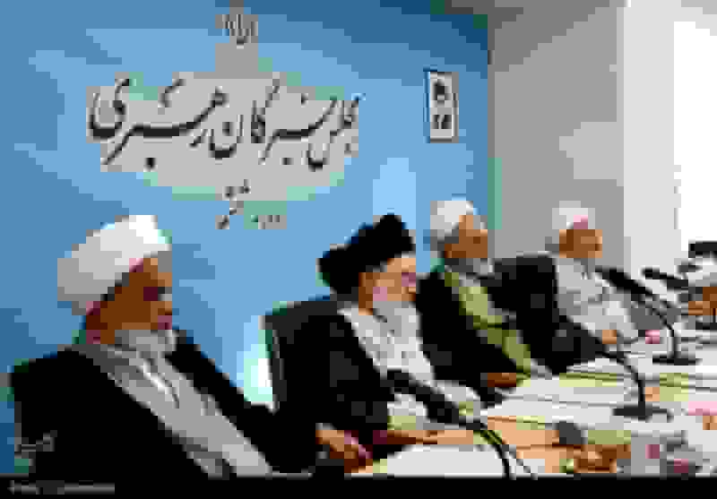 گلایه مراجع و علما از وضعیت معیشتی مردم و بی‌اعتنایی مسئولان به مسائل فرهنگی