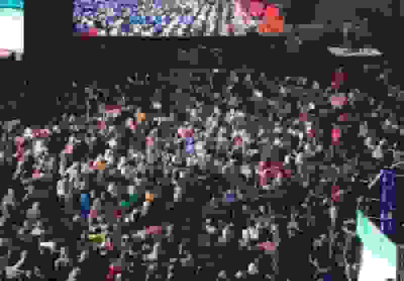 هزاران ایرانی یک ارکستر و چند خواننده؛ برای ایران / شبی ماندگار در میدان انقلاب