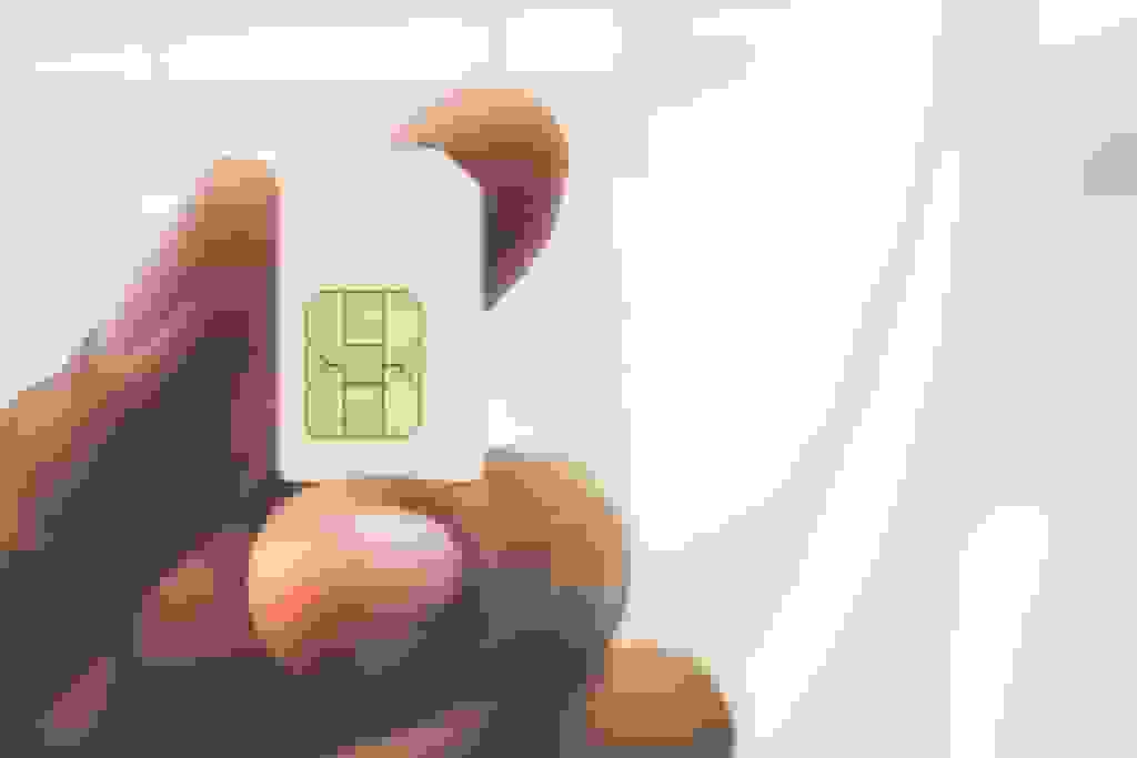 سیاه و سفید کردن جامعه بازی دشمن است؛ اما معاون پزشکیان با سیم‌کارت سفید توییت زد!