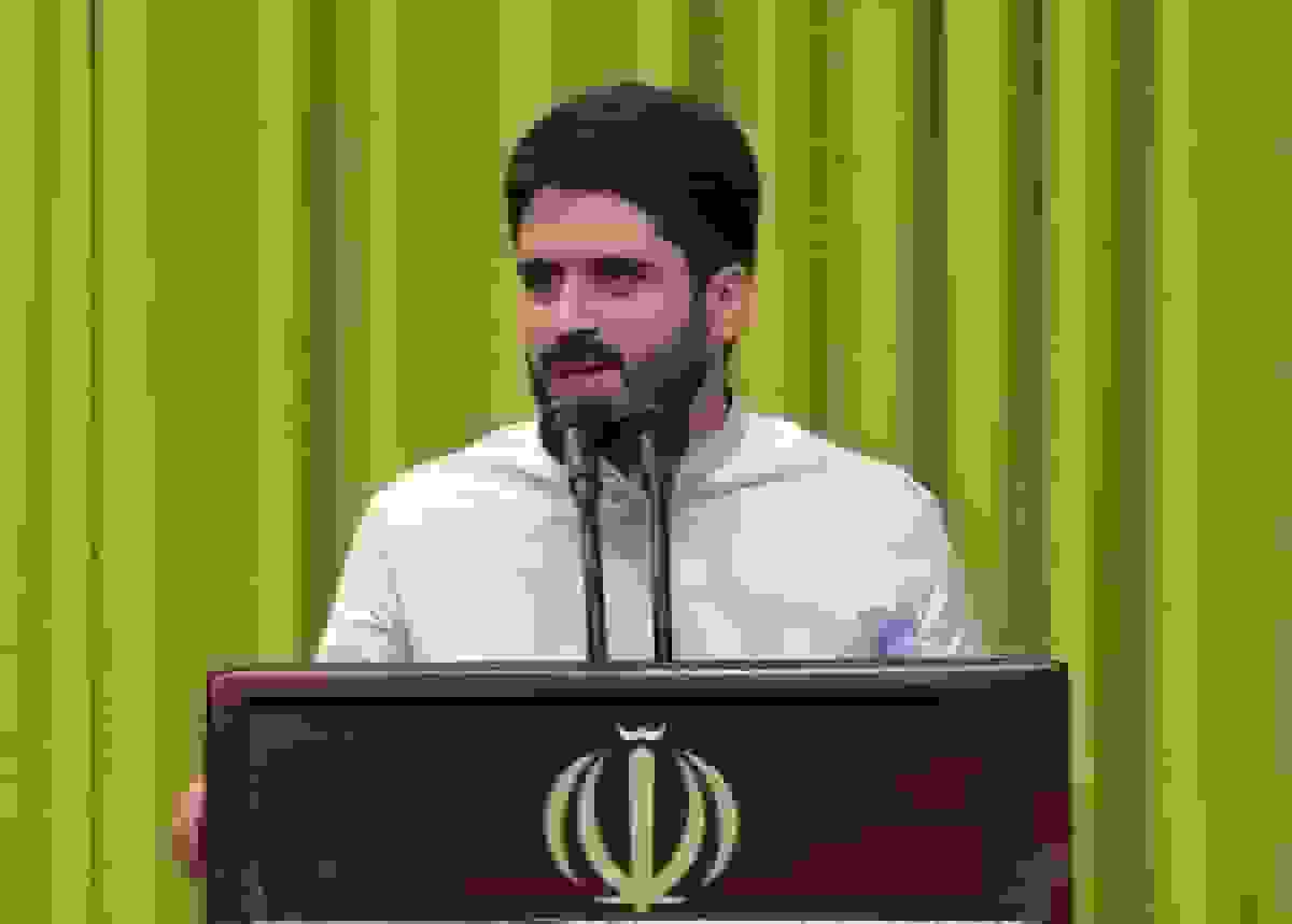 واکنش محمد رسولی شاعر به توهین به شهید رئیسی با شعرخوانی