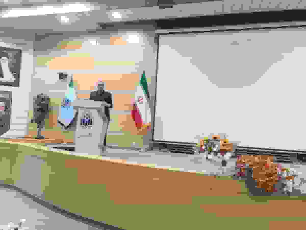 رئیس دانشگاهِ نسل سوم باید مذاکره‌کننده حرفه‌ای با جامعه باشد