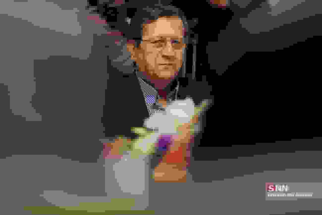 همتی کلید بانک مرکزی را تحویل گرفت