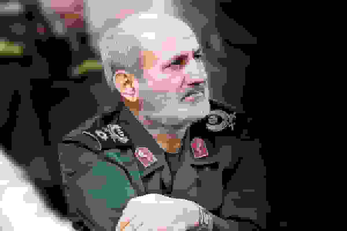 اهدای نشان ویژه مشهدالرضا به شهید کاظمی فرمانده اطلاعات سپاه در دفاع مقدس