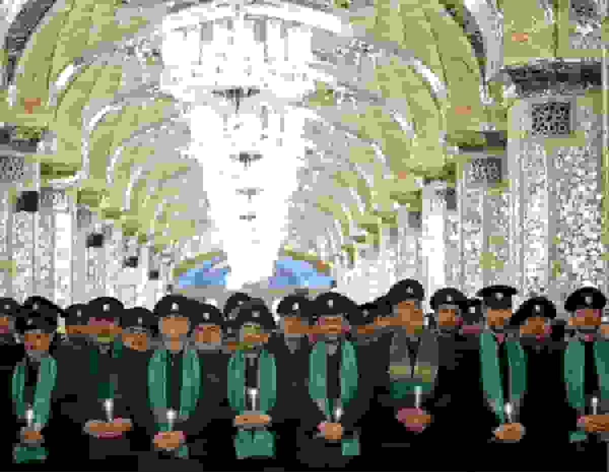 حضور خادمان حرم امام رضا (ع) در مزار حاج قاسم سلیمانی