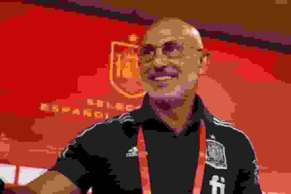 سرمربی تیم فوتبال اسپانیا خطاب به لیونل مسی: بازنشسته نشو