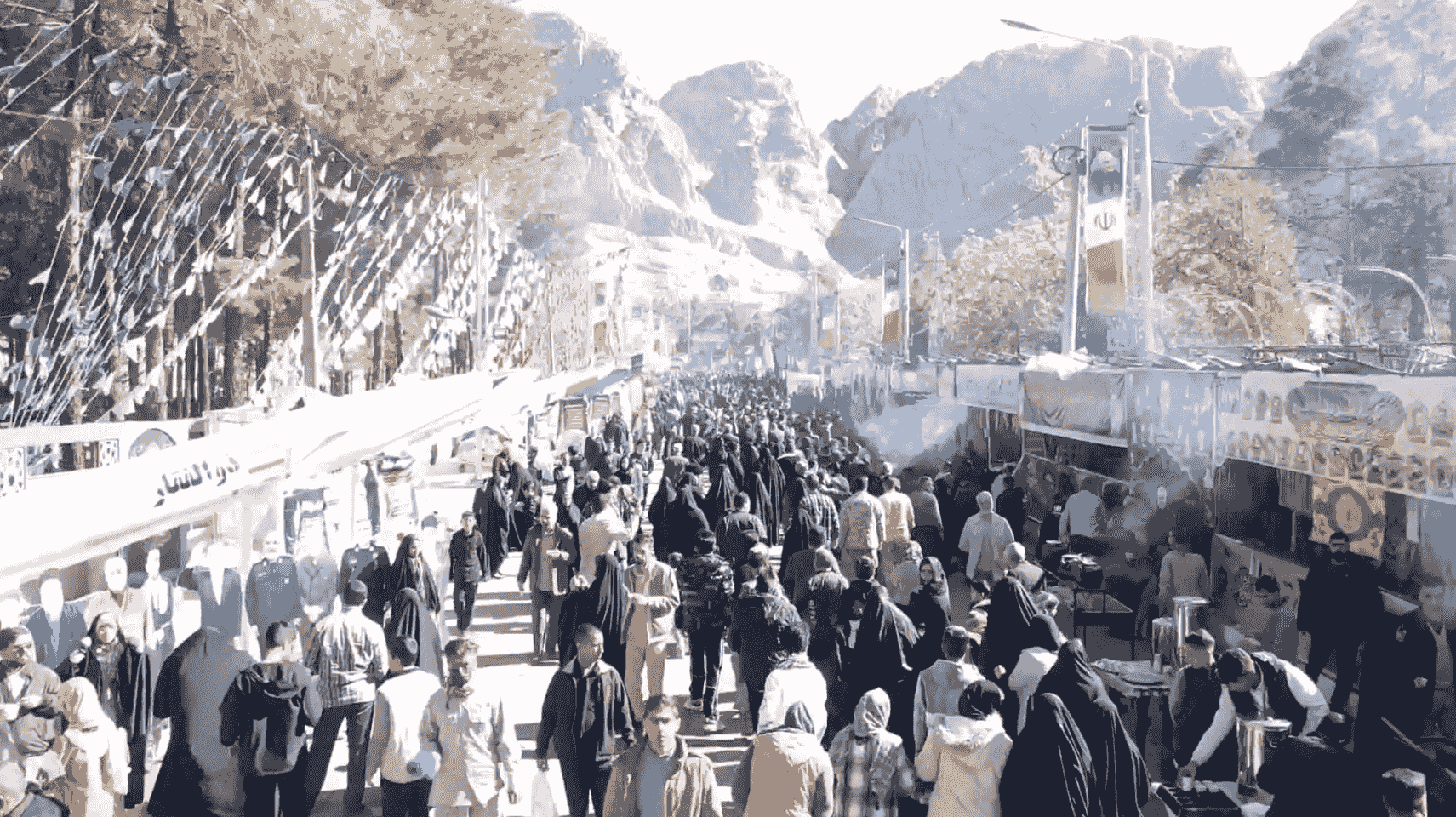 تصاویر هوایی از حضور پرشمار مردم در مسیر گلزار شهدای کرمان