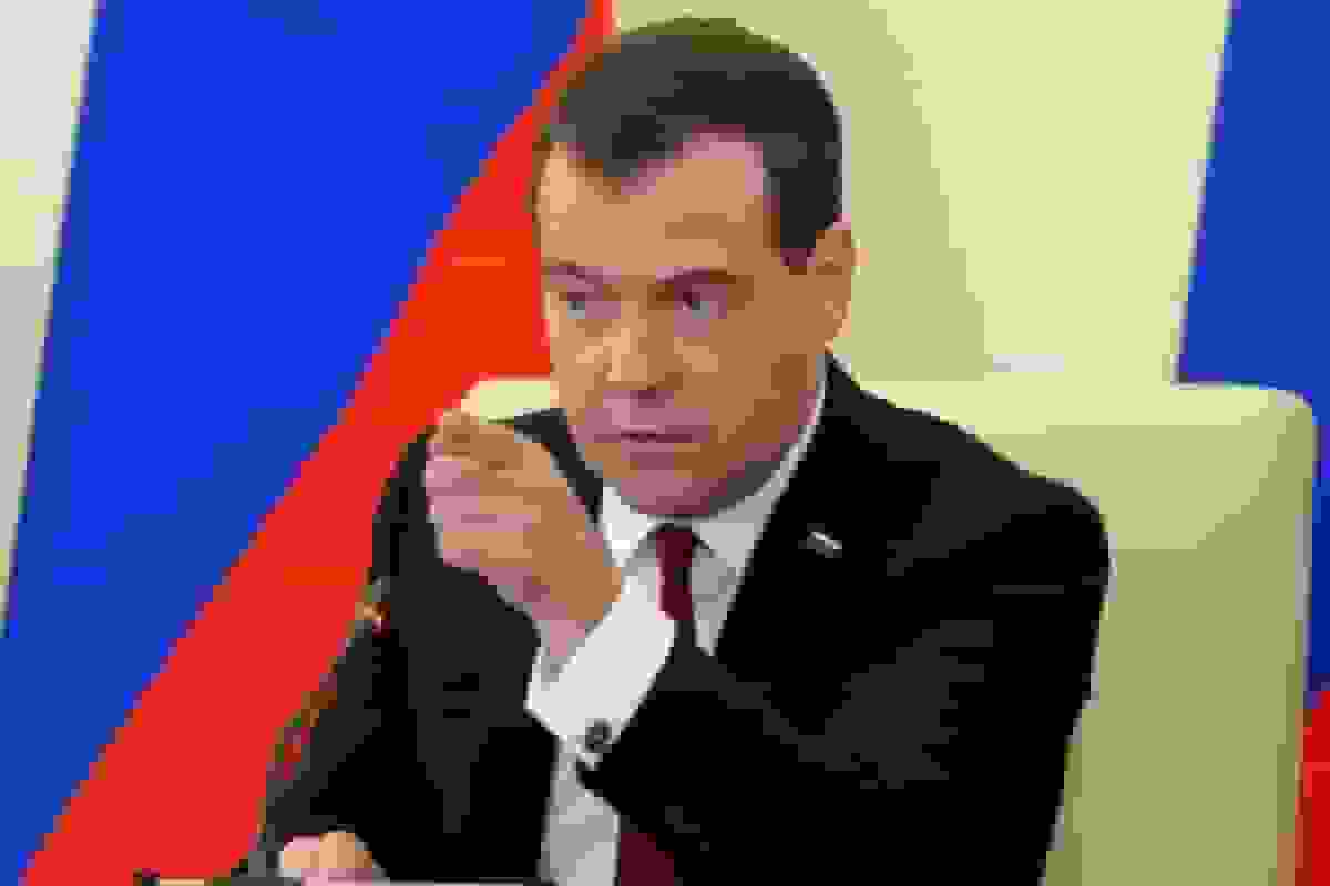 مدودف درباره تجاوز آمریکا به ونزوئلا: مسئله فقط نفت است