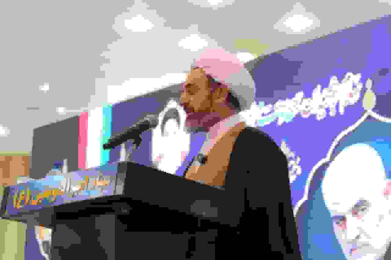 امام جمعه ایلام: معیشت مردم نیاز ضروری است؛ دولت با مافیا برخورد کند