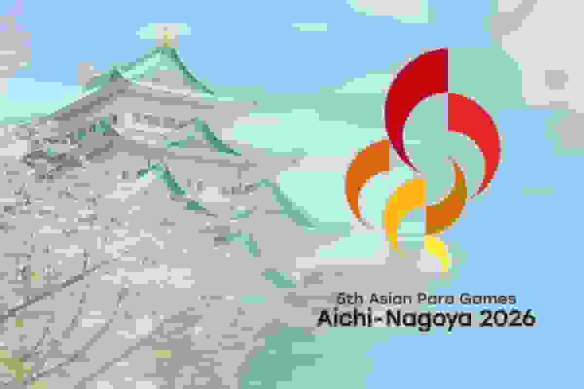 تعویض پرچم گنبد حرم امام رضا (ع) در آستانه ایام عزاداری امام هادی (ع)