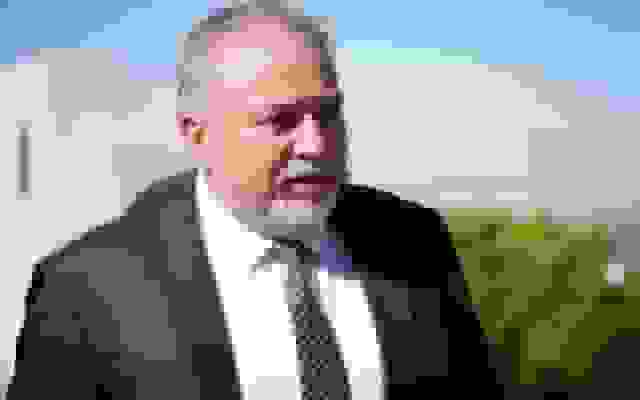 انتقاد وزیر جنگ پیشین صهیونیستی از نتانیاهو: «سگِ مطیع» ترامپ