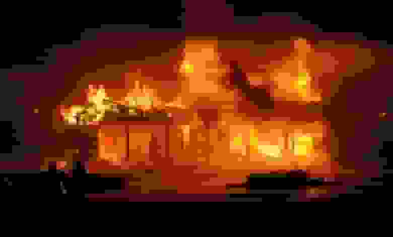 آتشسوزی گسترده در کارگاه نجاری و رنگکاری شرق تهران