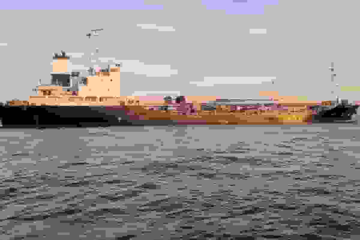 توقیف دو شناور متخلف قاچاق سوخت در خلیج فارس