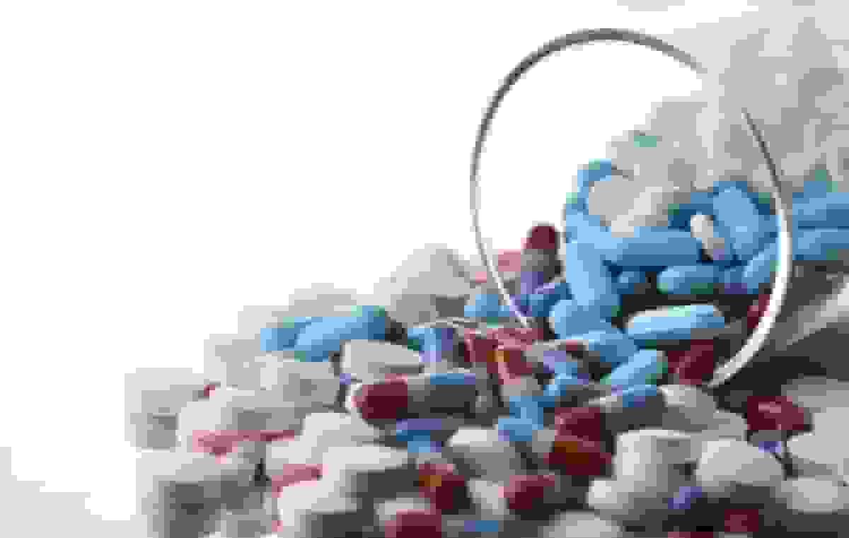 بحران نقدینگی داروخانهها و انباشت بدهیهای بیمهها