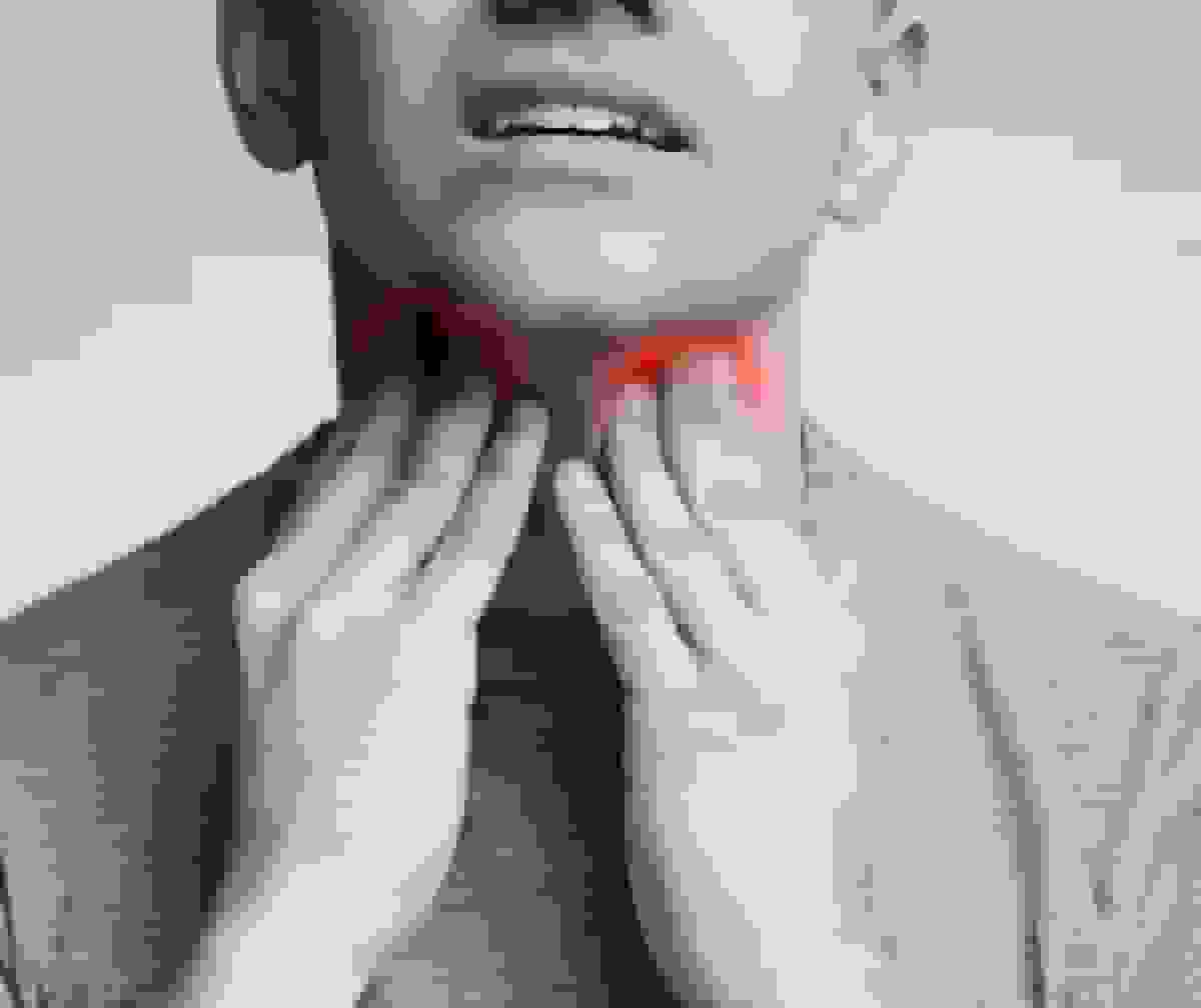 گرفتگی صدا؛ هشدار سرطان حنجره و اهمیت تشخیص زودهنگام