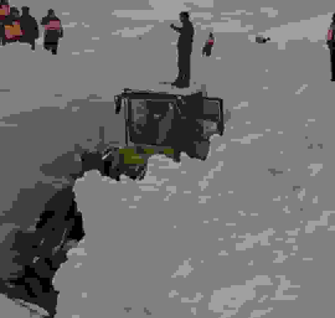 محاصره گردنه چری در برف سنگین ۶ متری