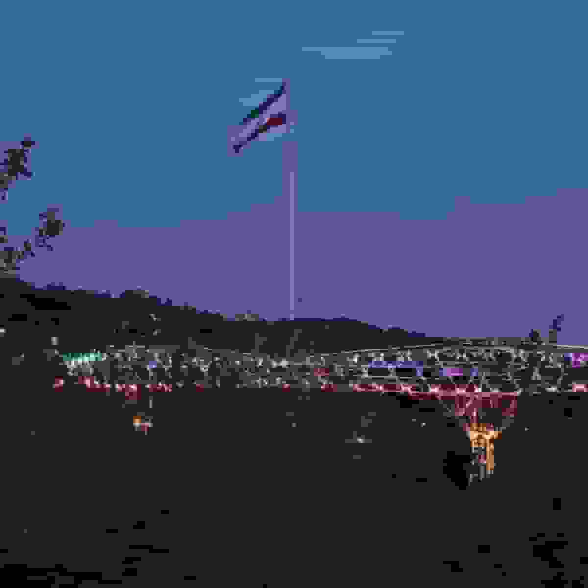 پل طبیعت امشب به رنگ پرچم ایران درمی‌آید