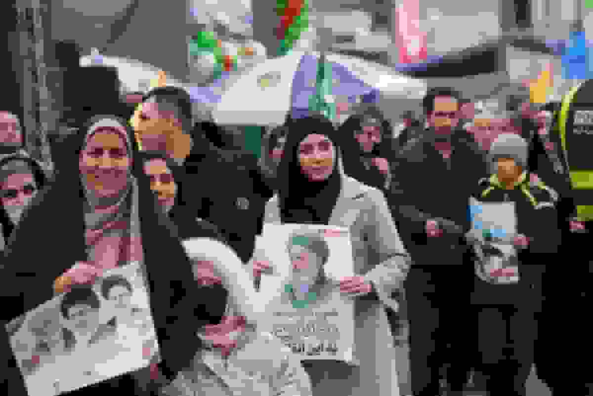 تجمع پرشور مردم در مسیرهای منتهی به میدان آزادی در آستانه سالگرد انقلاب