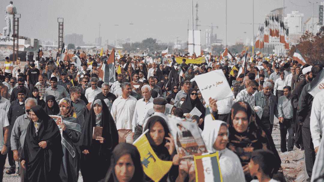 حضور گسترده مردم هرمزگان در راهپیمایی ۲۲ بهمن کنار خلیج فارس