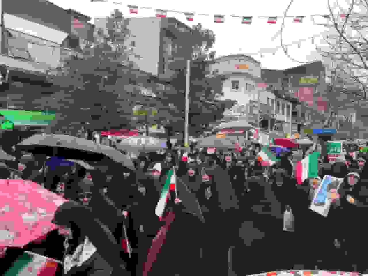 حضور گسترده مردم رشت در راهپیمایی ۲۲ بهمن