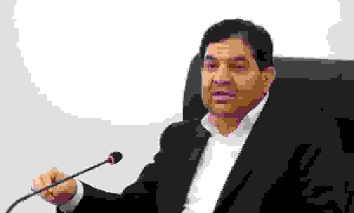 مخبر: مسئولین باید مشکلات مردم را حل کنند؛ دشمن هیچ غلطی نخواهد کرد