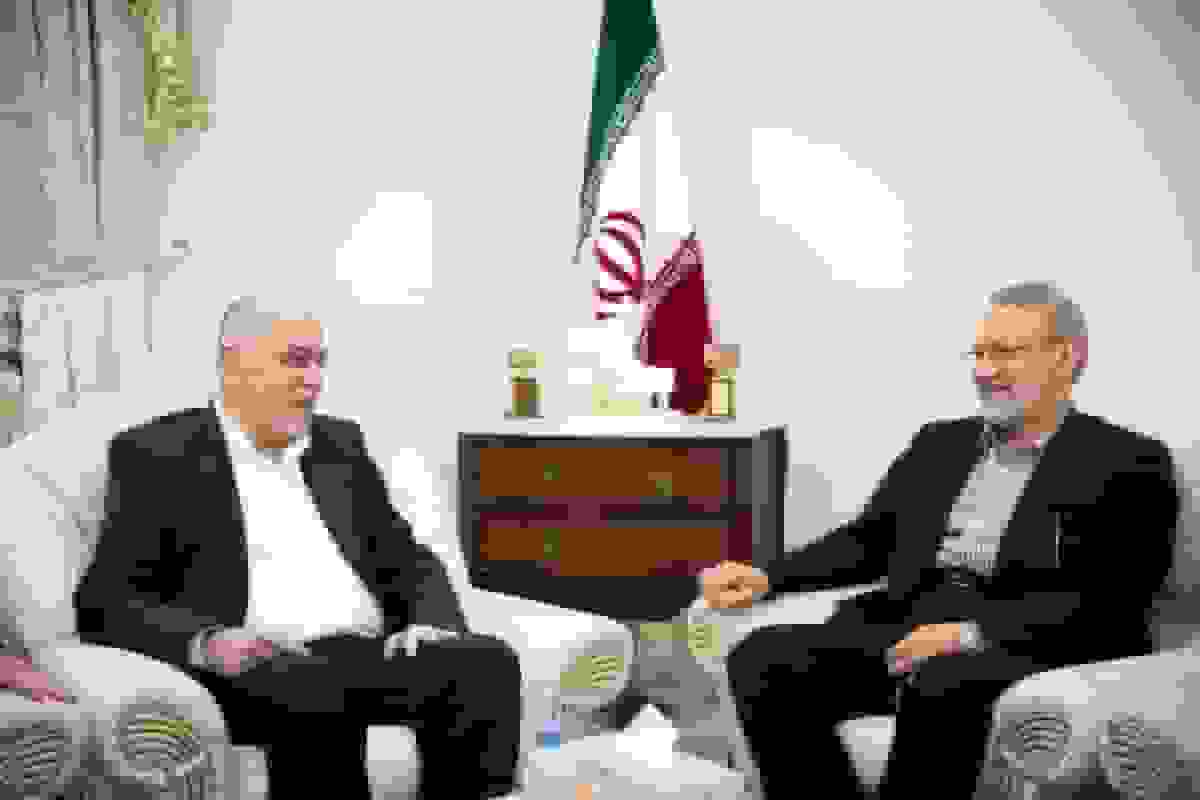 بررسی تحولات غزه و منطقه توسط درویش و لاریجانی و حمایت مقاومت از ایران