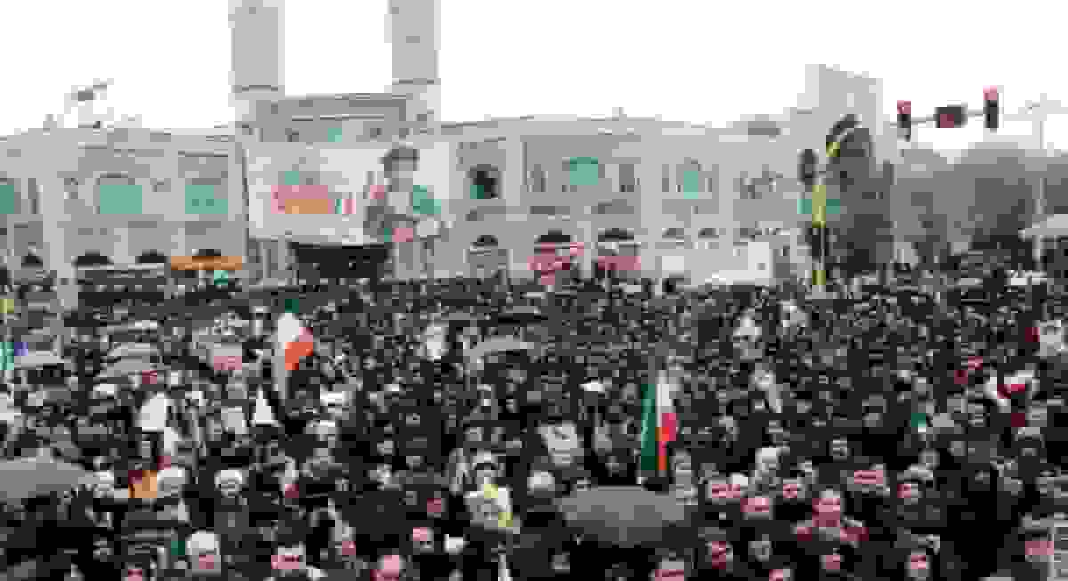 حضور گسترده مردم اردبیل در راهپیمایی ۲۲ بهمن با وجود سرمای زمستانی