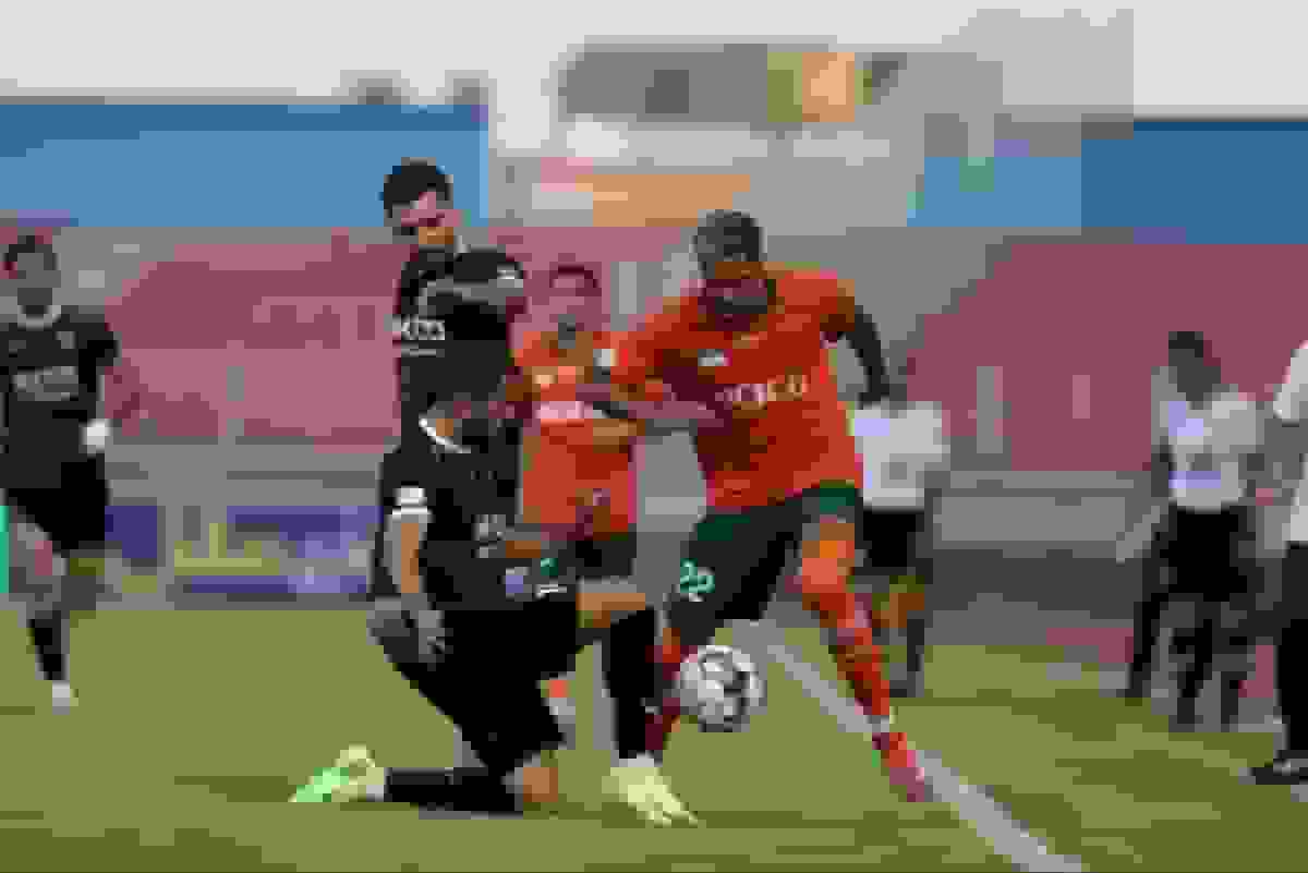 شروع انفجاری مس رفسنجان برابر پیکان: گل سریع و کارت قرمز در نیمه اول