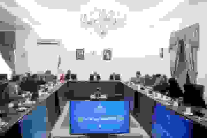 عارف: زنجیره تأمین و تولید کالاهای اساسی باید به بخش خصوصی سپرده شود