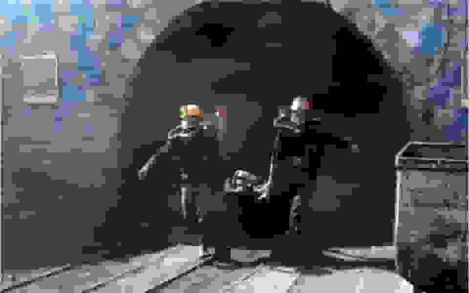 تداوم مرگ کارگران در معادن زغالسنگ کرمان؛ معدن چشمه پودنه قربانی گرفت