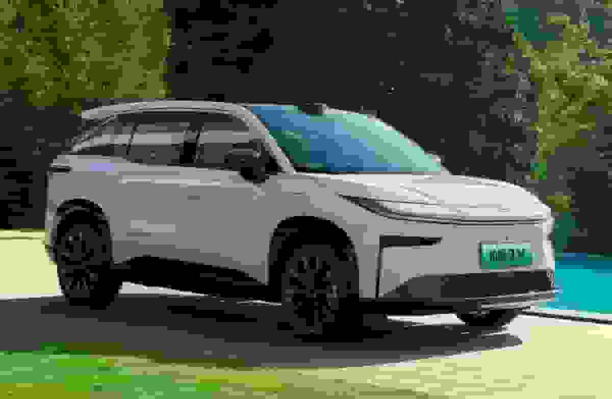 قهر ژاپنی‌ها با تویوتا؛ فروش تنها ۱۸ خودرو برقی در یک ماه