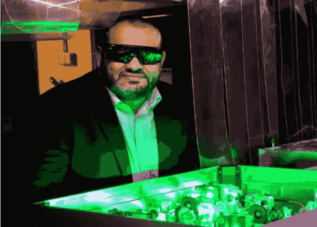 اندازهگیری بلادرنگ عدم قطعیت کوانتومی با نور فشرده فوق سریع