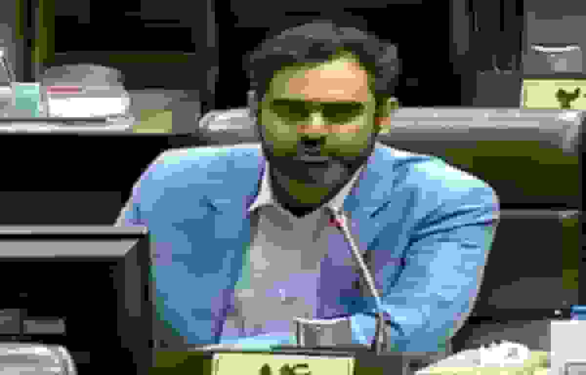 نماینده تهران خطاب به باهنر: شماها بار مالی برای دولت هستید