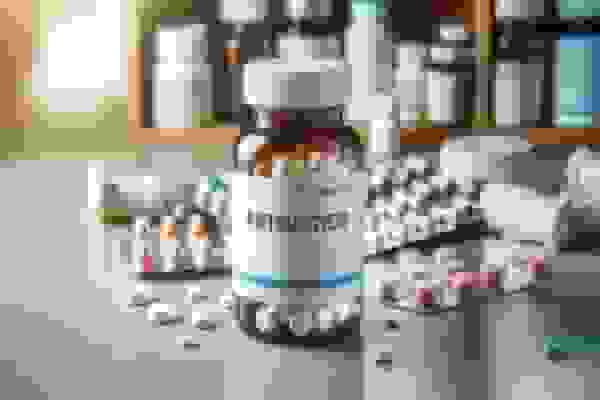 مقاومت میکروبی ناشی از مصرف خودسرانه آنتیبیوتیک