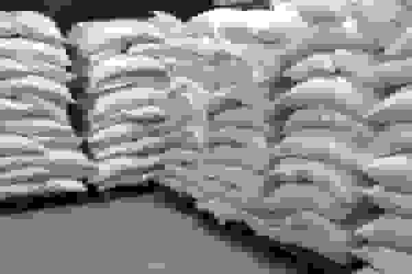 کشف ۳۳ تن آرد خارج از شبکه توزیع در اسلامشهر