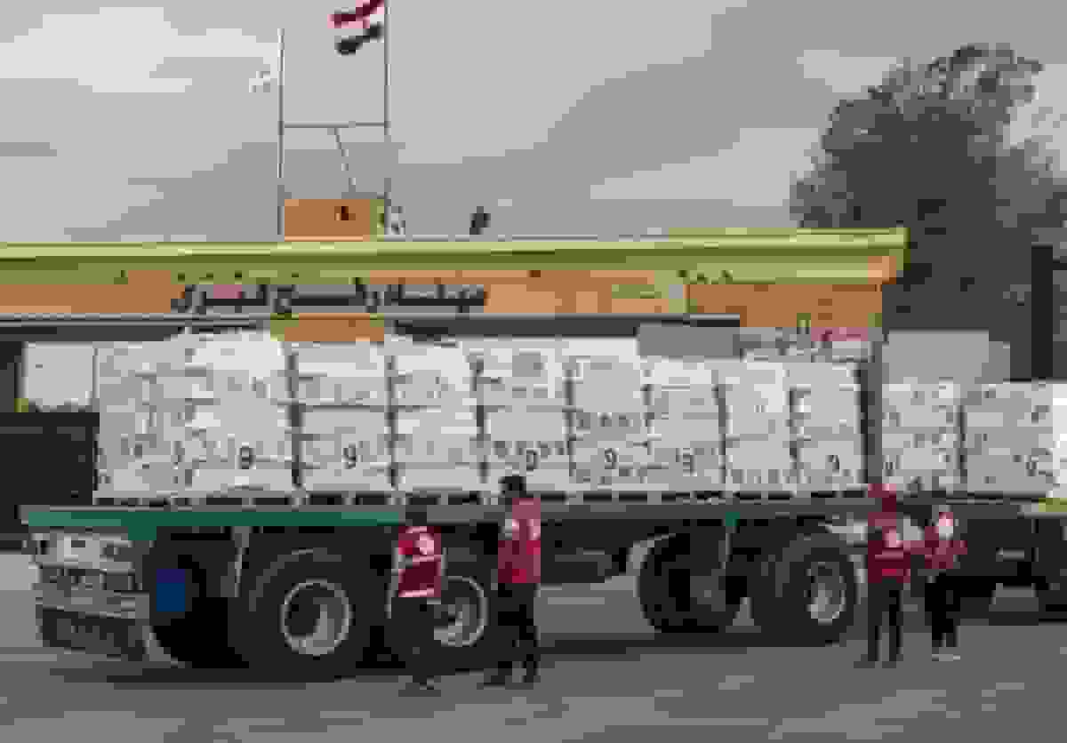 حرکت ۴۰۰ کامیون حامل کمکهای انسانی به سمت غزه