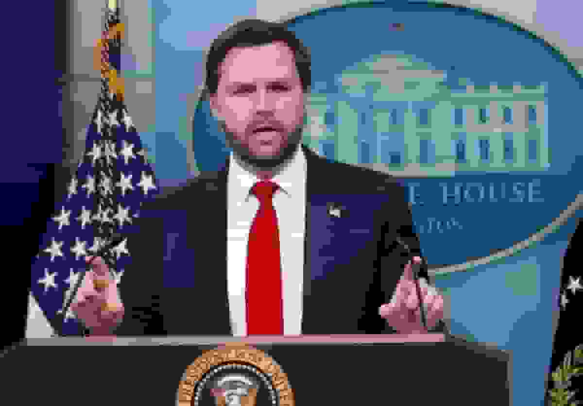 معاون ترامپ: دموکرات‌ها دولت فدرال را گروگان گرفته‌اند