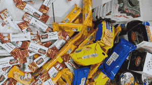 کشف و جمع‌آوری بیش از ۳ تن مواد غذایی فاسد در چهارمحال و بختیاری