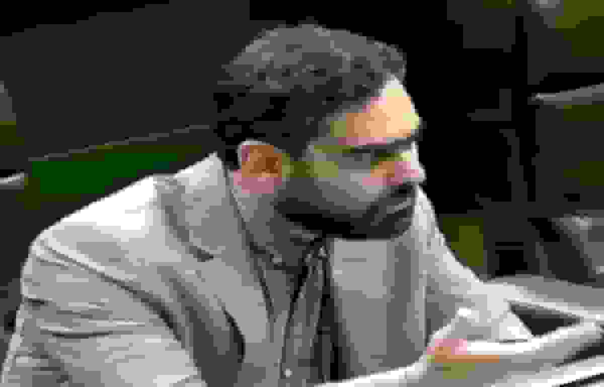 بحث سه نرخی شدن بنزین با افزایش ۳۰۰ تا ۵۰۰ درصدی؛ هشدار نماینده مجلس درباره بیثباتی کشور