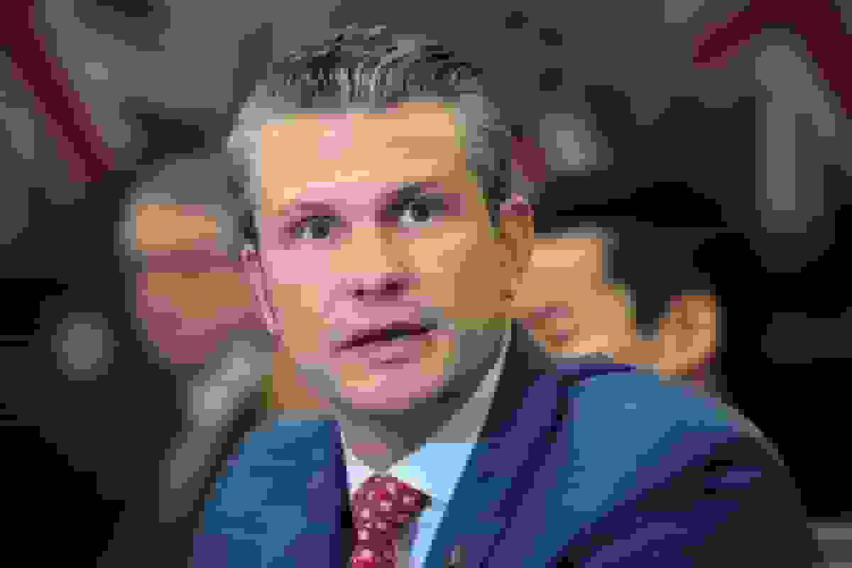 اعلام شرایط اضطراری برای هواپیمای حامل وزیر جنگ آمریکا