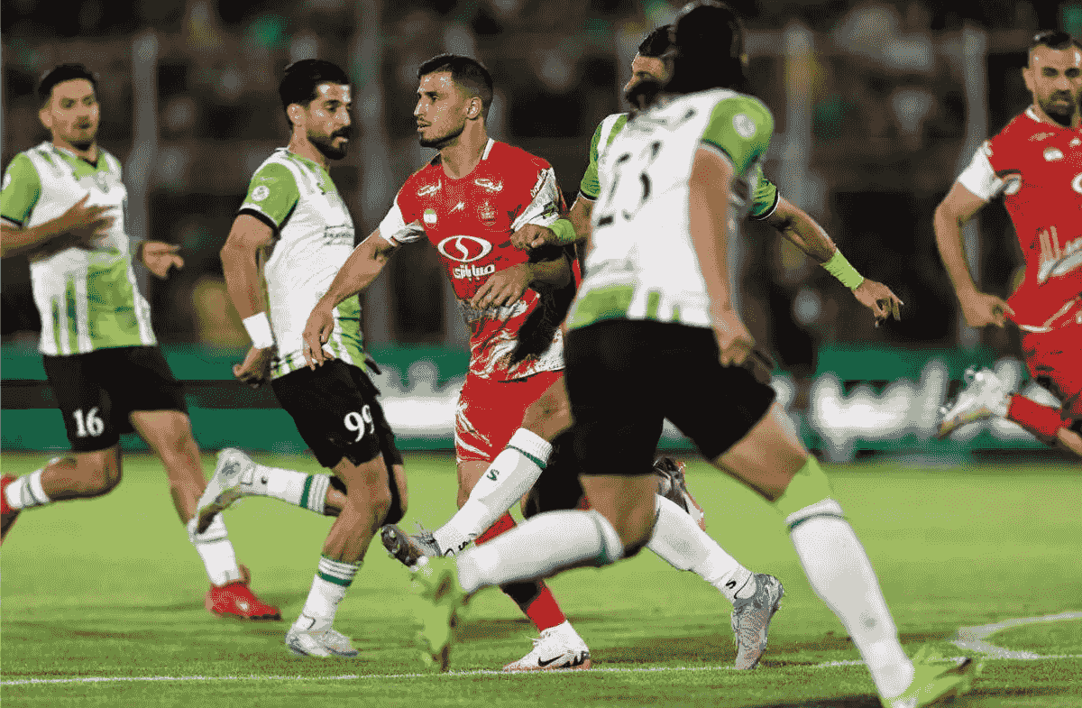 پوستر پرسپولیس برای بازی با خیبر خرم‌آباد با تصویر همایون بهزادی