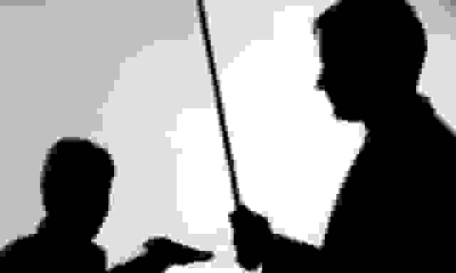 تذکر لسانی معلم ایلامی به دانش‌آموز و اعتراض اولیاء