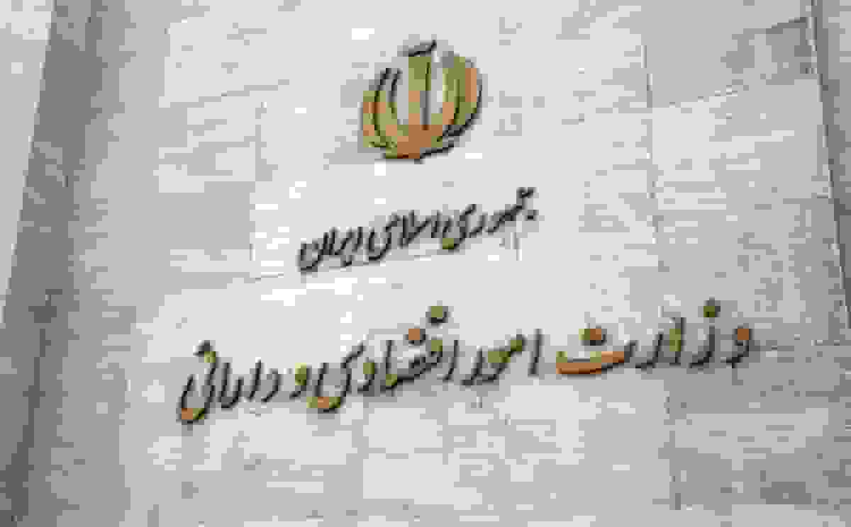 هفت مدیر ارشد بانکی مشمول دستور بازنشستگی وزیر اقتصاد شدند