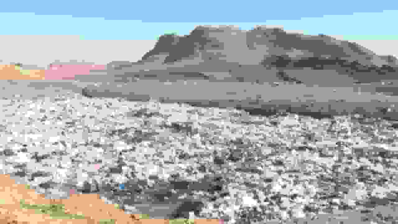 شاهکار مدیریتی در کوه چرخه نطنز؛ منظره‌ای دودی به همت مسئولین