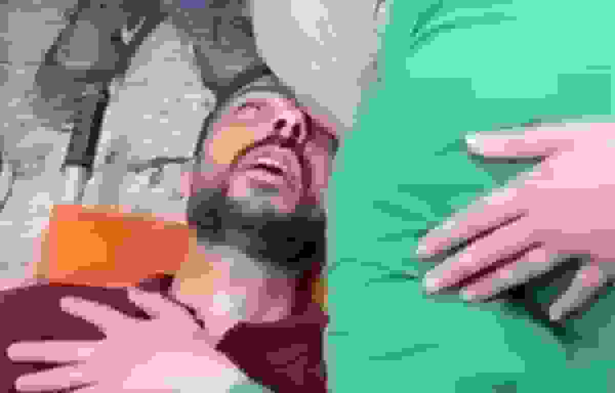 وداع جانسوز همسر خبرنگار شهید یحیی برزق در غزه