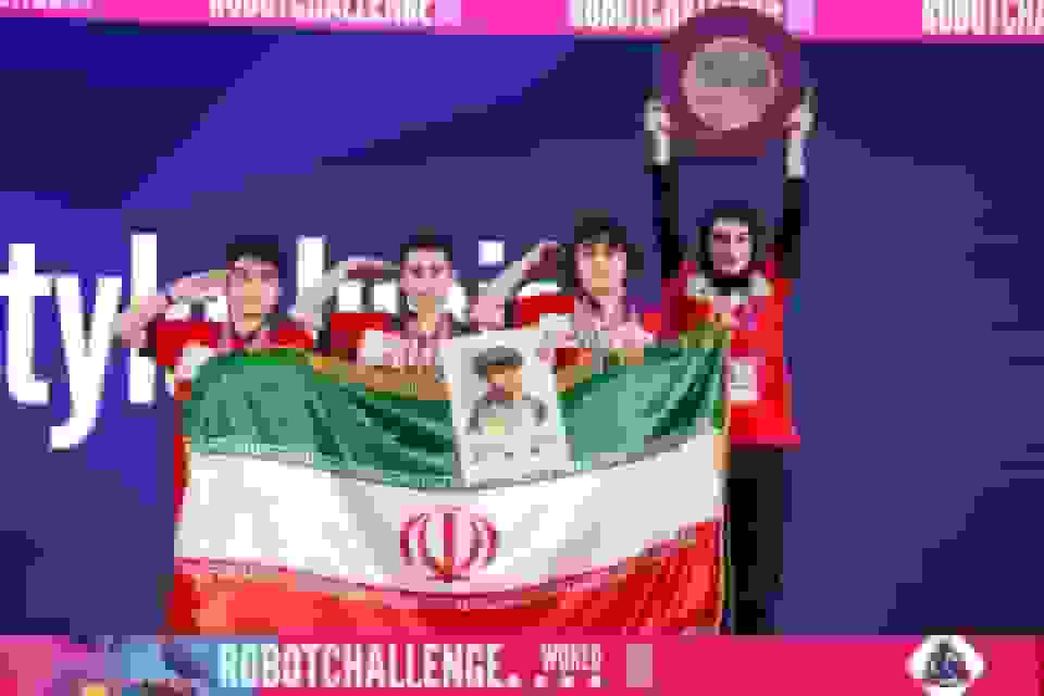 تیم رباتیک زیر ۱۷ سال برای مسابقات آسیایی تایلند آماده می‌شود