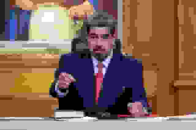 مادورو: آماده مقابله با تهدیدات خارجی با موشک‌های پدافندی ایگلاس